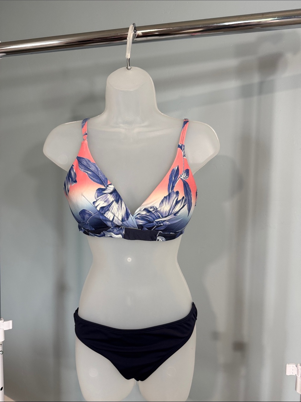 La Blanca Coral & Navy Floral V-Neck Bikini Top